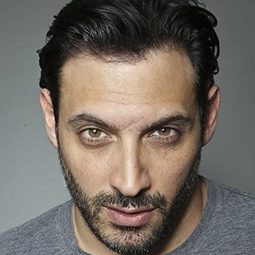 Stefano DiMatteo 飾演 Sergio Boniti