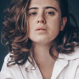 瑪麗亞·塞雷祖艾拉 飾演 María Jáuregui