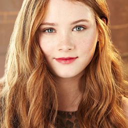 Violet Brinson 飾演 Sammy