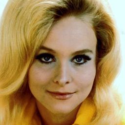 Claire Polan 飾演 Paisley