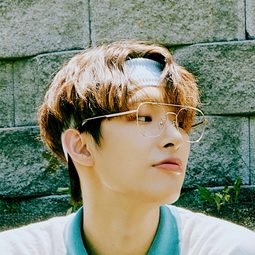 Song Min-gi 飾演 Self