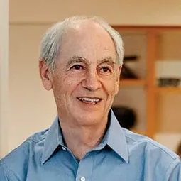 Lance Kerfuffle 飾演 Peter Gluck