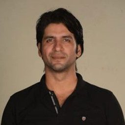 Puneet Vashisht 飾演 Nizam