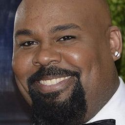 James Monroe Iglehart 飾演 Lance Strongbow (voice)