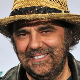 Daniel Lanois 飾演 Self