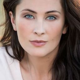 Jody Thompson 飾演 Louise Hampshire