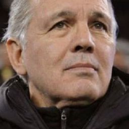 Alejandro Sabella 飾演 Self