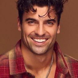 Jan Ravnik - TAYLOR SWIFT | THE ERAS TOUR演員 飾演Self - Dancer