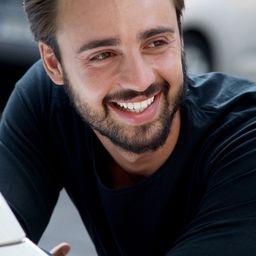 Gianclaudio Caretta 飾演 Aniel