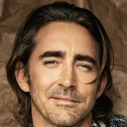 李培斯 飾演 self