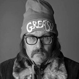 史凱·艾洛伯 飾演 Dr. Stanley