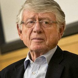 Ted Koppel 飾演 self
