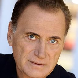 喬·柯提斯 飾演 Gio Loscudo