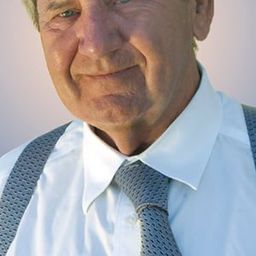 Michael Harrelson 飾演 Wes