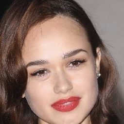 羅絲·威廉斯 - 夏夫人的巴黎夢演員 飾演Pamela Penrose