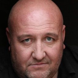 史特夫·施佩爾斯 飾演 Eric Jenkins