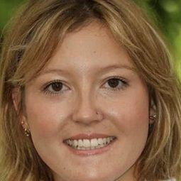 邁蕓巴德納美 飾演 Marie-Lise