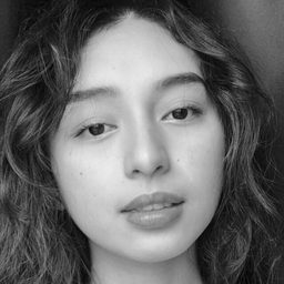 Andrea Babierra 飾演 