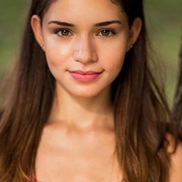 Kristen Solis 飾演 Selina