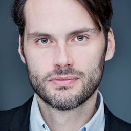 Roberto Hoyas - 壞教慾演員 飾演Camarero