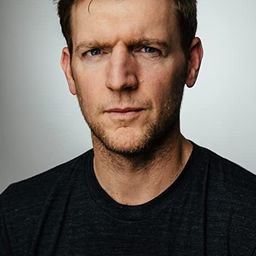 Cliff Chamberlain - 豪賭人生演員 飾演Paul the Bartender