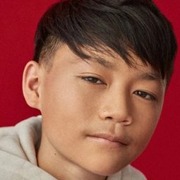 王鹿山 飾演 Owen Yu