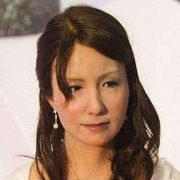 Geminoid F. 飾演 Leona