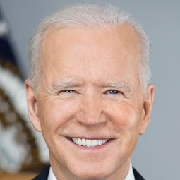 Joe Biden 飾演 Self - President of the United States