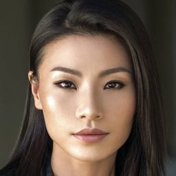 Ming Zhao 飾演 Scorpion's Girlfriend