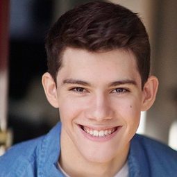 Trevor Scott Standish 飾演 Young Carter (as Trevor Standish)