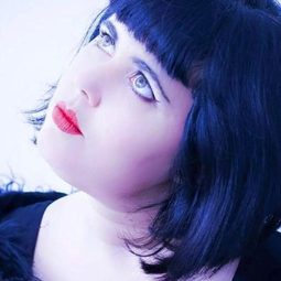 Márcia Cardoso - 嘴對嘴演員 飾演Spark Member