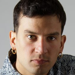 馬克斯·薩爾加多 飾演 Martín