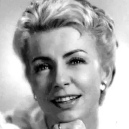 Elina Labourdette 飾演 Madame Desnoyers