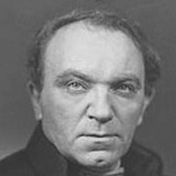 John Bleifer 飾演 Ludwig