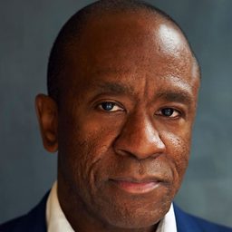 盧西安·馬薩麥提 飾演 The Photographer