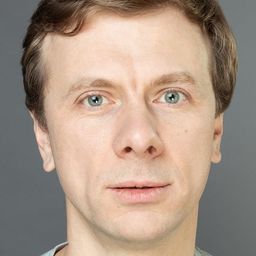 Anton Kukushkin 飾演 Pyotr Prozorov