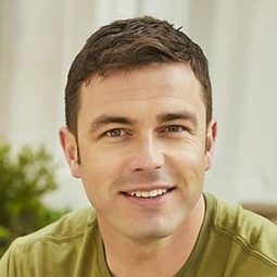 強納森·基德 飾演 