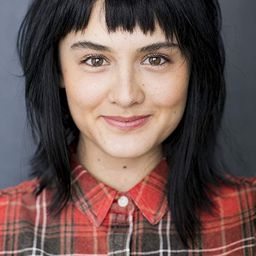 Janzy Paraiso - 《星耀女孩：好萊塢篇》演員 飾演Young Women