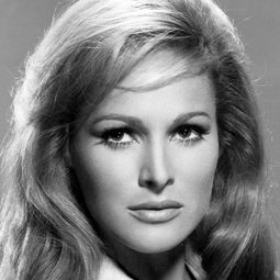 烏蘇拉·安德絲 飾演 Self (uncredited)