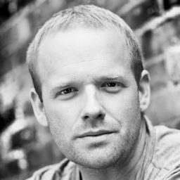 Ben Bishop 飾演 Eye conductor