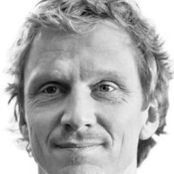 Endre Hellestveit 飾演 Isachsen