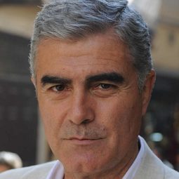 薩烏爾·利沙佐 - 毒梟回憶錄演員 飾演Coronel Ramiro Gutierrez