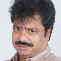 Pandiarajan 飾演 Captain