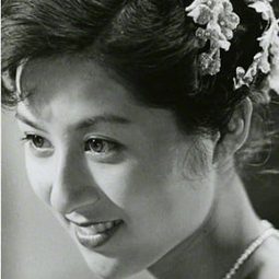 香川京子 飾演 (Voice)