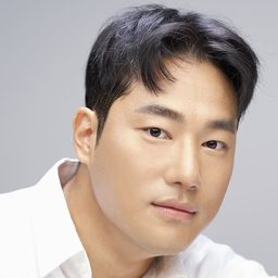 Jung Jong-woo 飾演 Lucky man friend 1