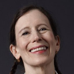 Meredith Monk 飾演 Self