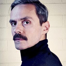 Gianluca D'Ercole 飾演 Padre Enea