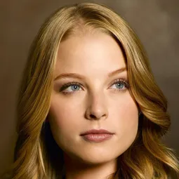 麗素妮歌絲 - 蓋世奇才演員 飾演Suzanne - Charlie's Angels