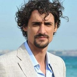 Marco Cocci 飾演 Ettore