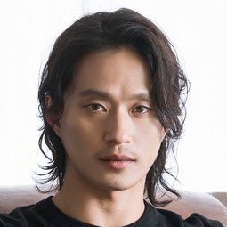 金成圭 飾演 Junsa